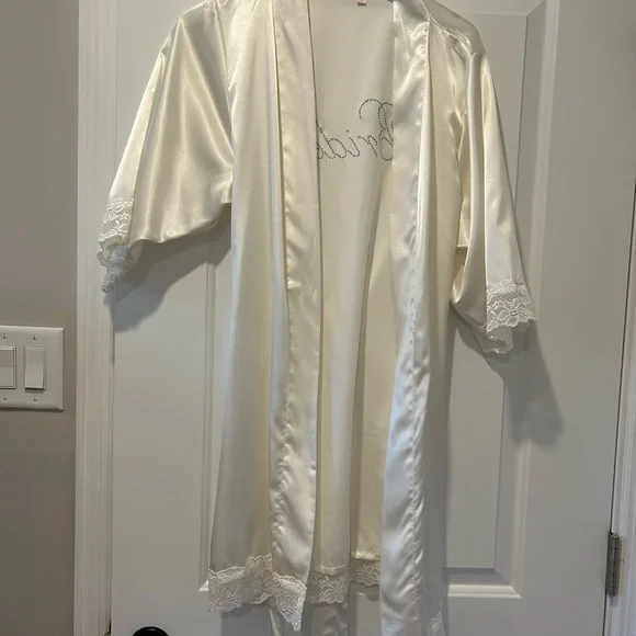 Bride Robe - Picture 3 of 5